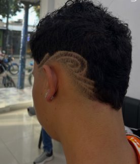 Diseño en espiral sobre rizos